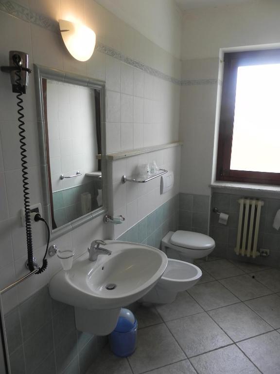 Hotel Ristorante Belsito Borgo San Dalmazzo Bagian luar foto