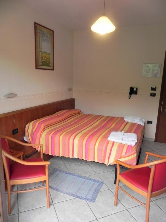 Hotel Ristorante Belsito Borgo San Dalmazzo Ruang foto