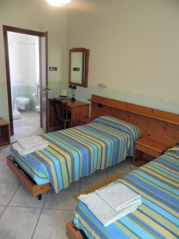 Hotel Ristorante Belsito Borgo San Dalmazzo Ruang foto