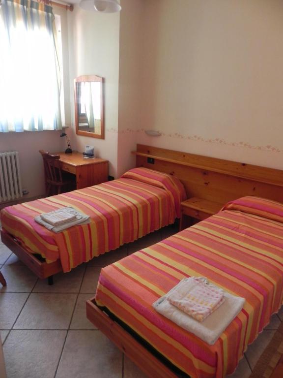 Hotel Ristorante Belsito Borgo San Dalmazzo Ruang foto