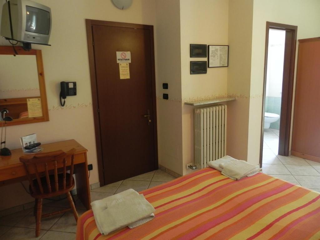 Hotel Ristorante Belsito Borgo San Dalmazzo Ruang foto