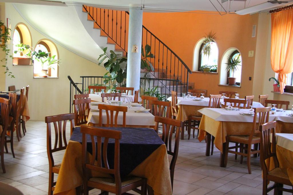 Hotel Ristorante Belsito Borgo San Dalmazzo Bagian luar foto
