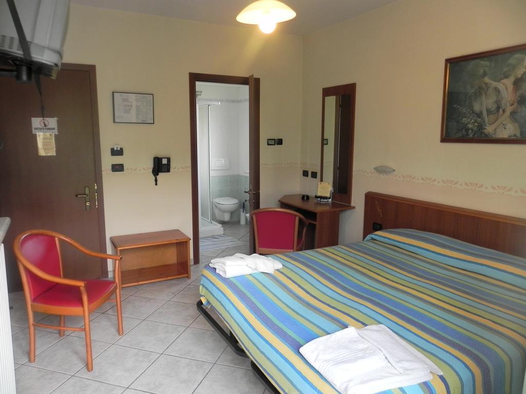 Hotel Ristorante Belsito Borgo San Dalmazzo Bagian luar foto