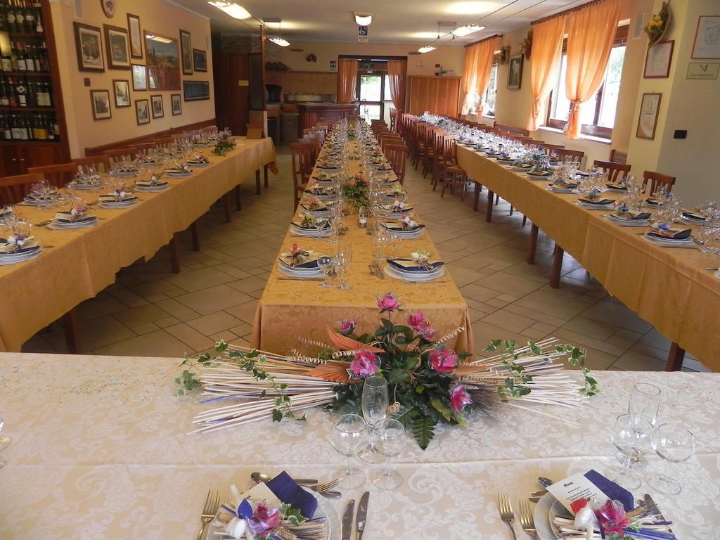 Hotel Ristorante Belsito Borgo San Dalmazzo Bagian luar foto